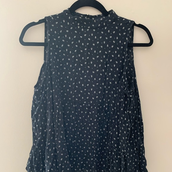 Cold Shoulder Crop Top - Picture 1 of 4